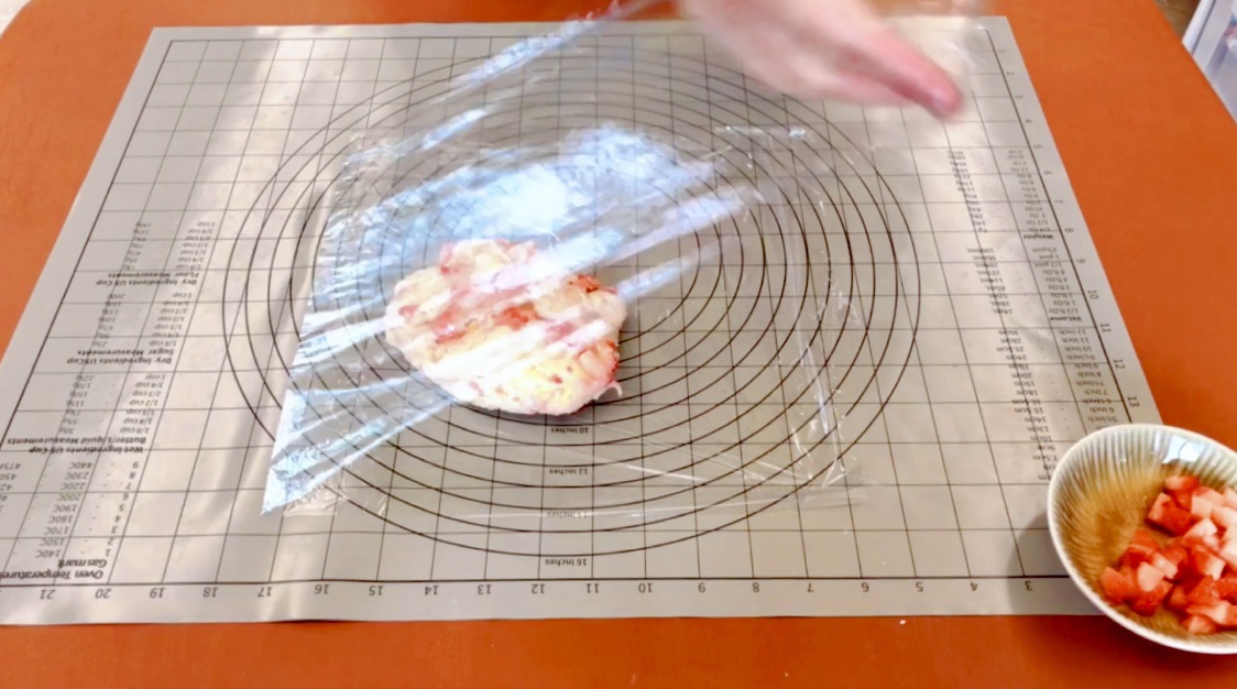 10分钟就能做好的草莓酸奶司康！