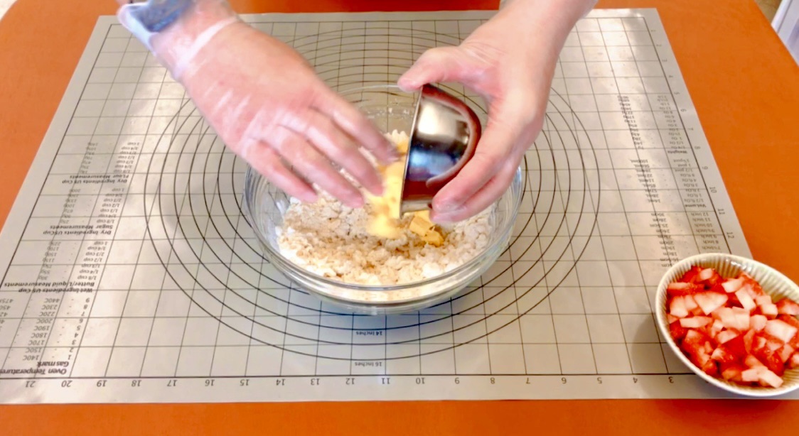 10分钟就能做好的草莓酸奶司康！