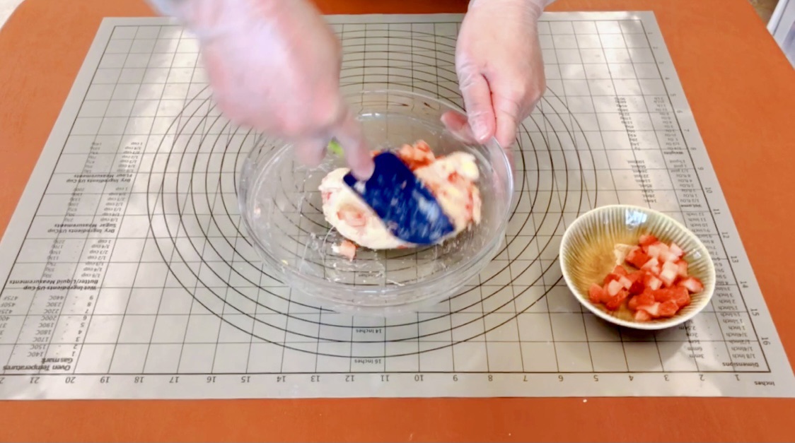 10分钟就能做好的草莓酸奶司康！