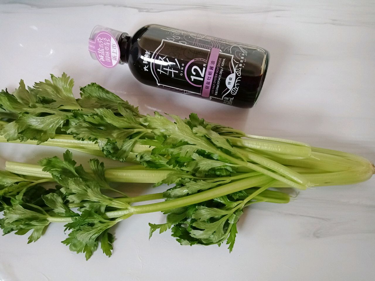 一路勤财之白灼芹菜