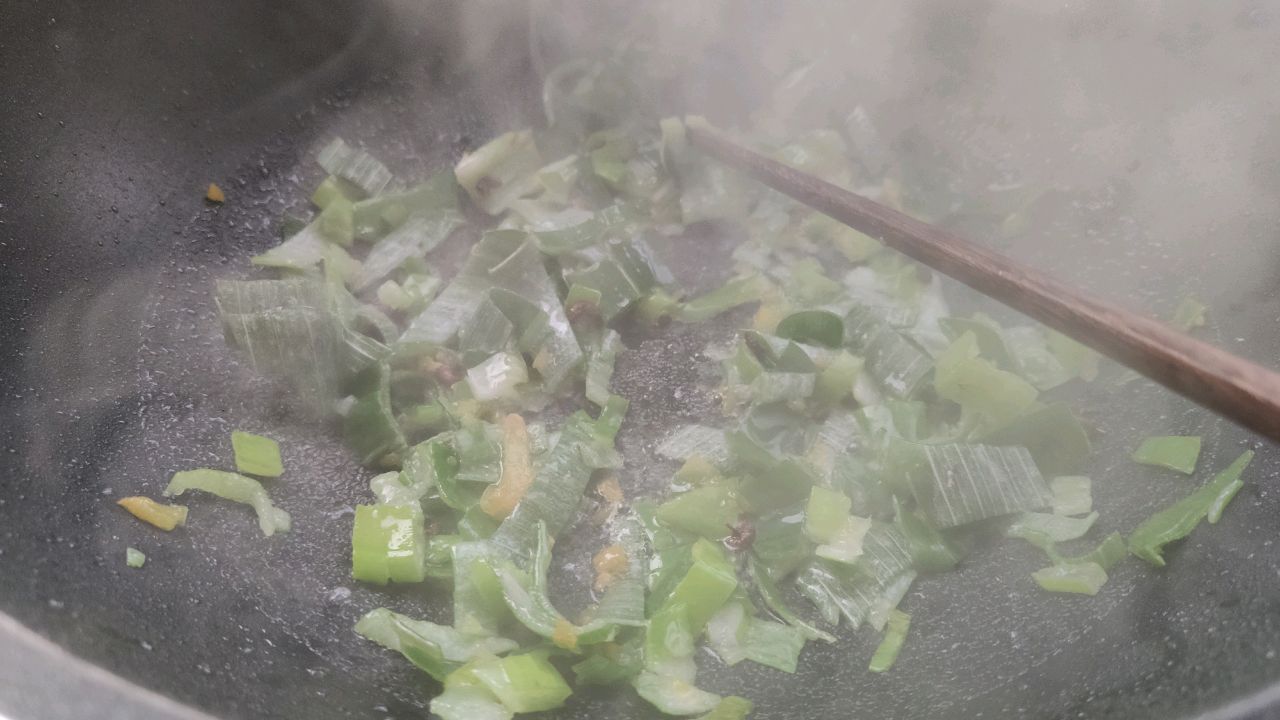 一人食~香菇鸡肉炖~极简美食