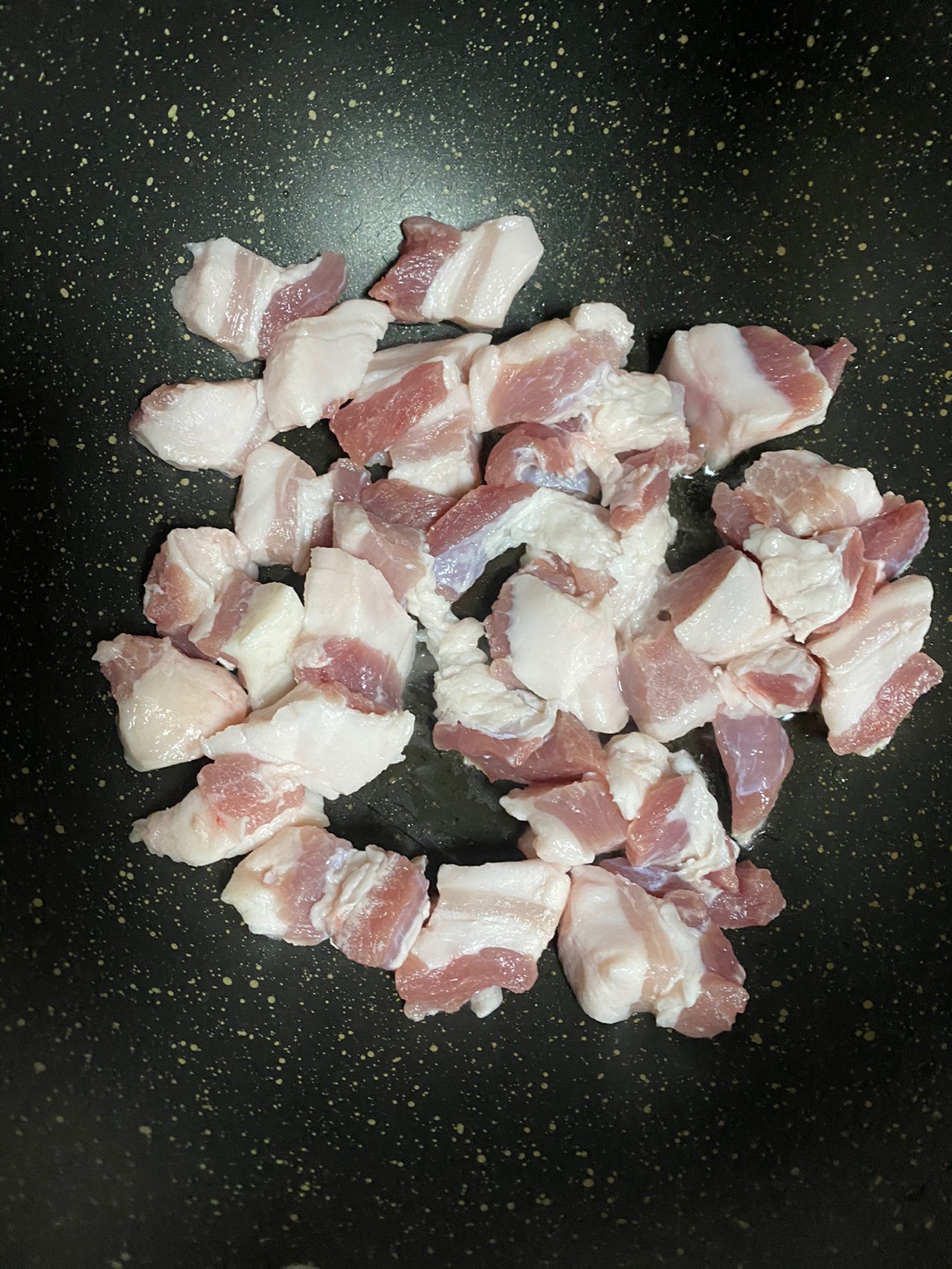 五花肉焖油豆腐