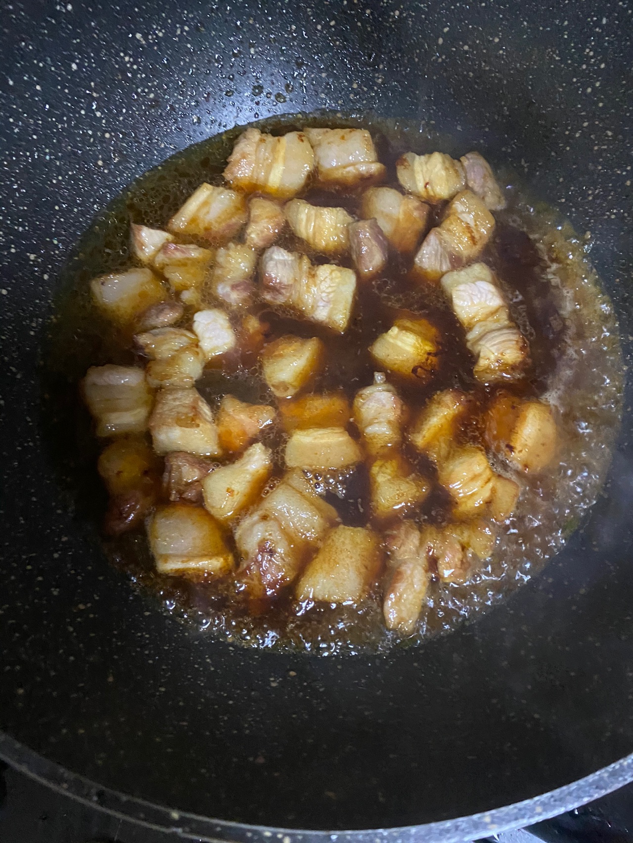 五花肉焖油豆腐
