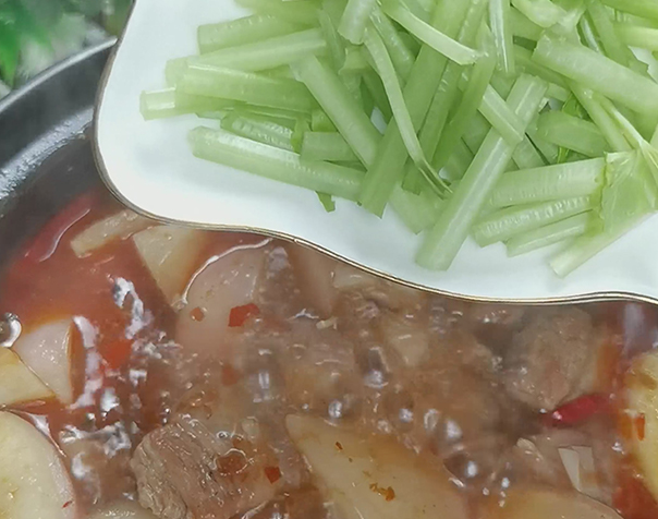 五花肉烧红萝卜