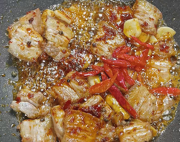 五花肉烧红萝卜