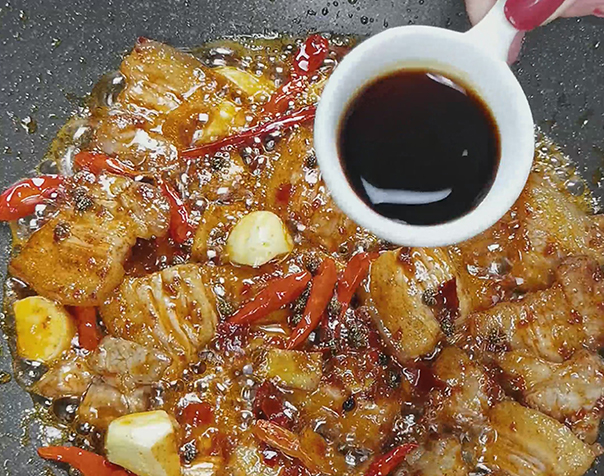 五花肉烧红萝卜