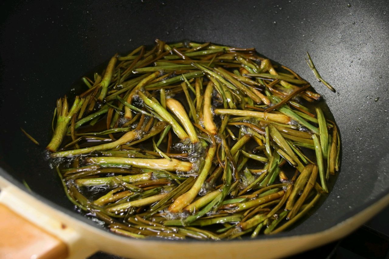 鹌鹑蛋煎葱油拌面早餐组合