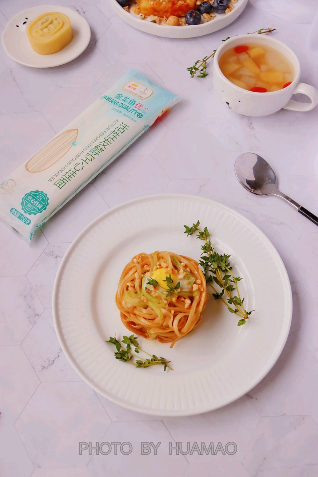 鹌鹑蛋煎葱油拌面早餐组合