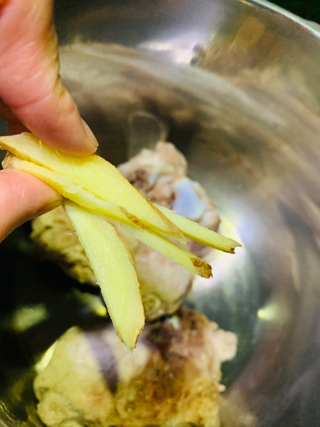 鹌鹑蛋烧排骨