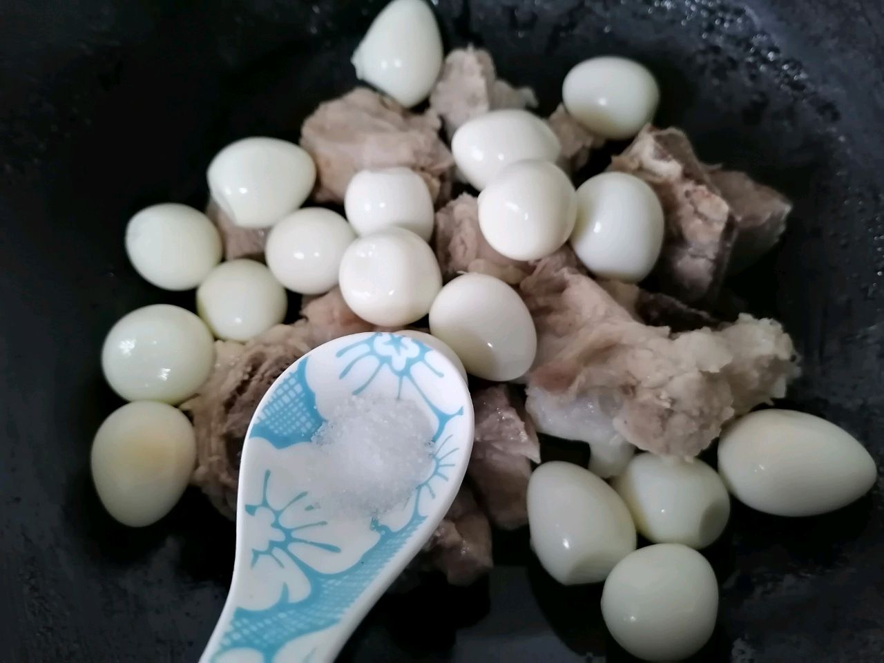 鹌鹑蛋烧排骨