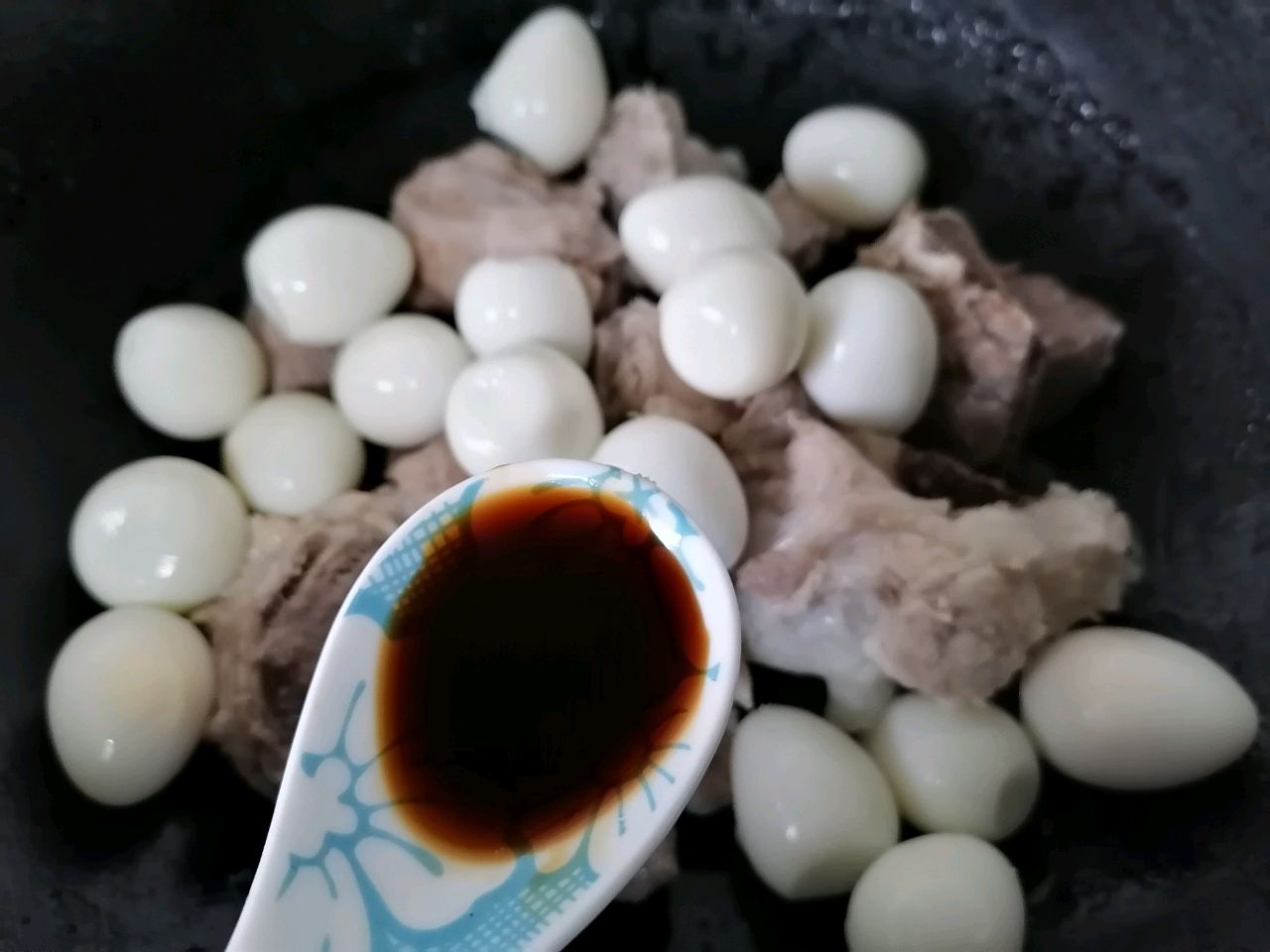 鹌鹑蛋烧排骨