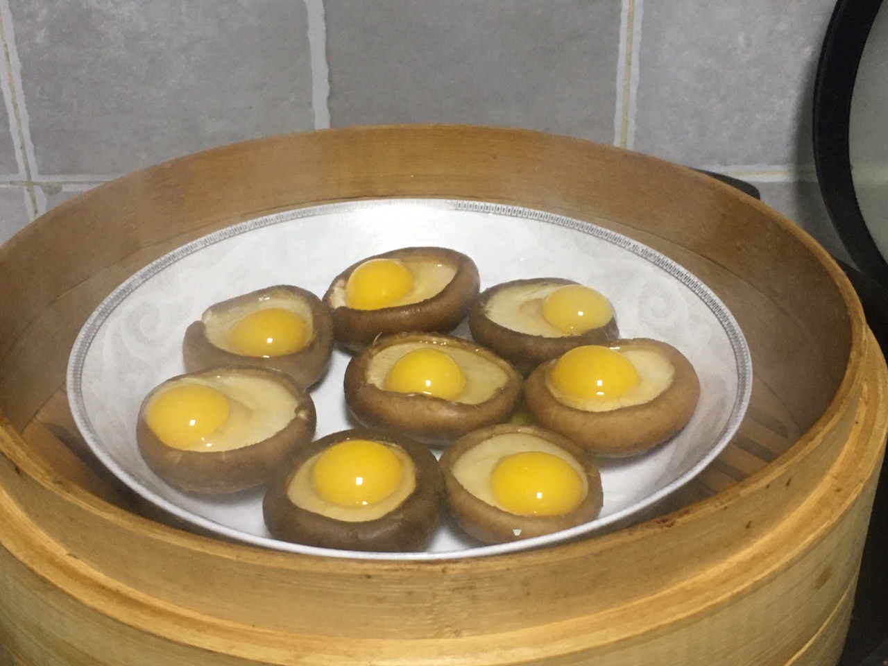 鹌鹑蛋香菇盏