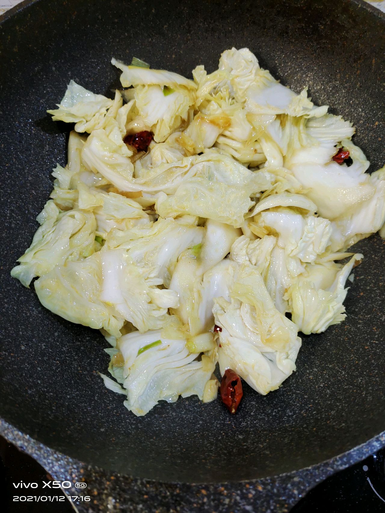 白菜炒鲜蘑