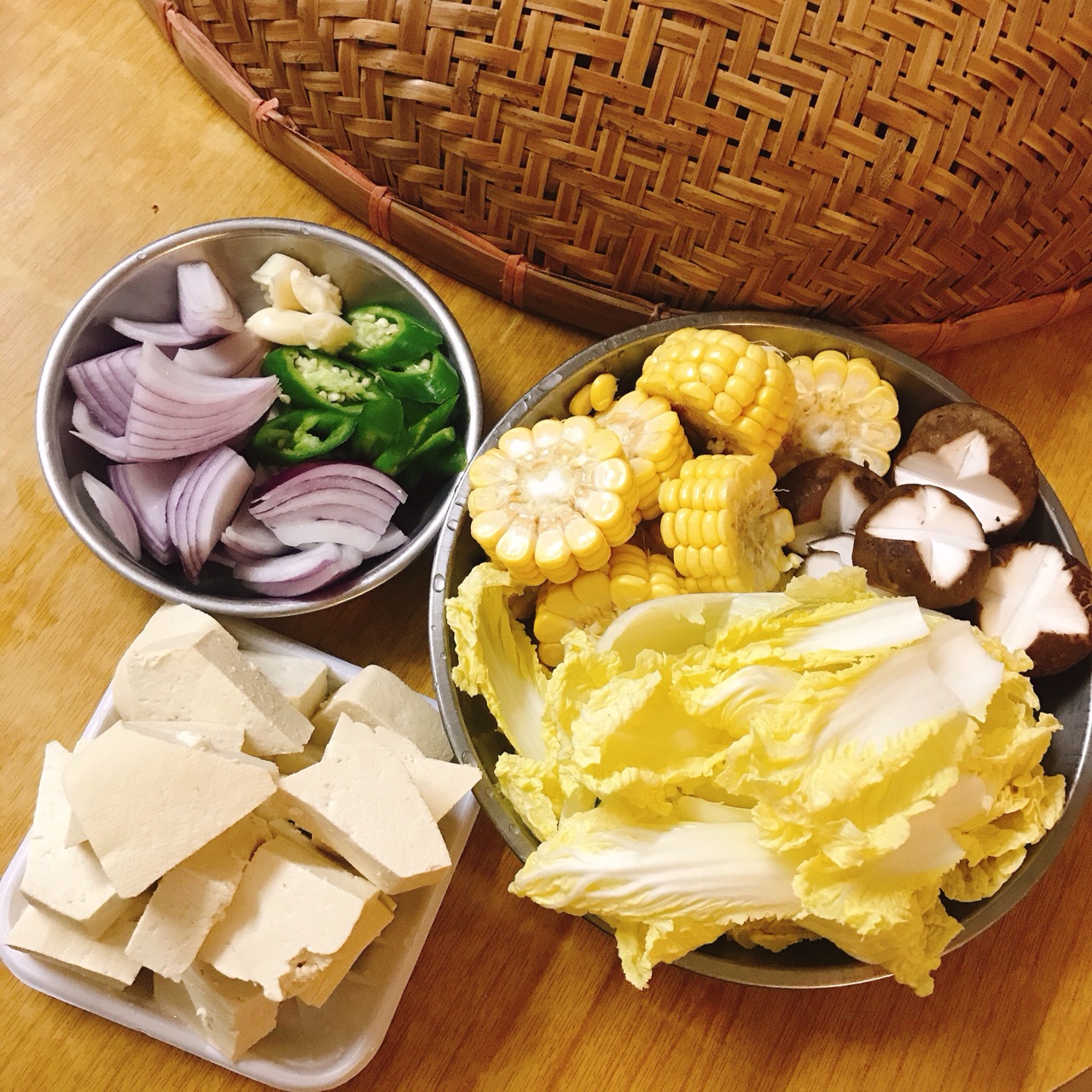 白菜豆腐玉米煲