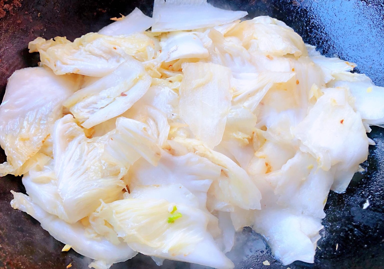 白菜腊鹅木耳粉丝汤