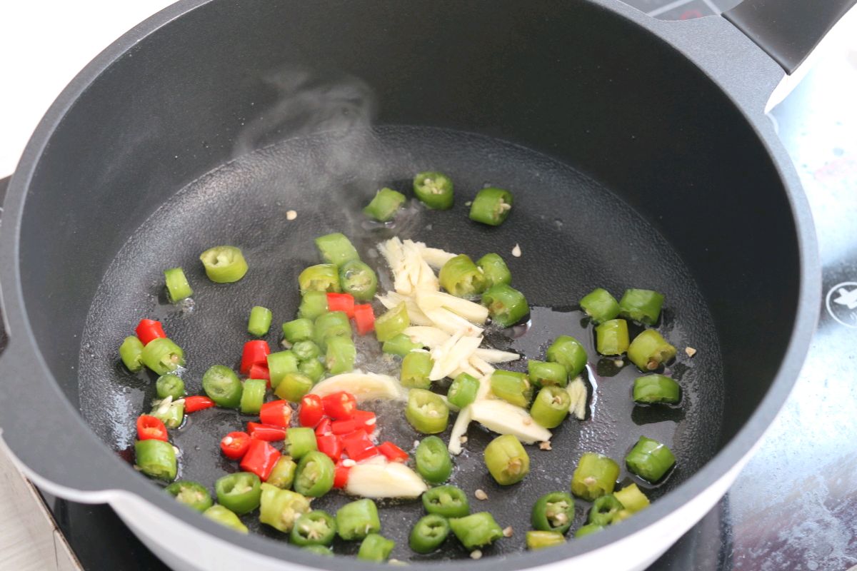 白菜焖油豆腐，简单快手又下饭
