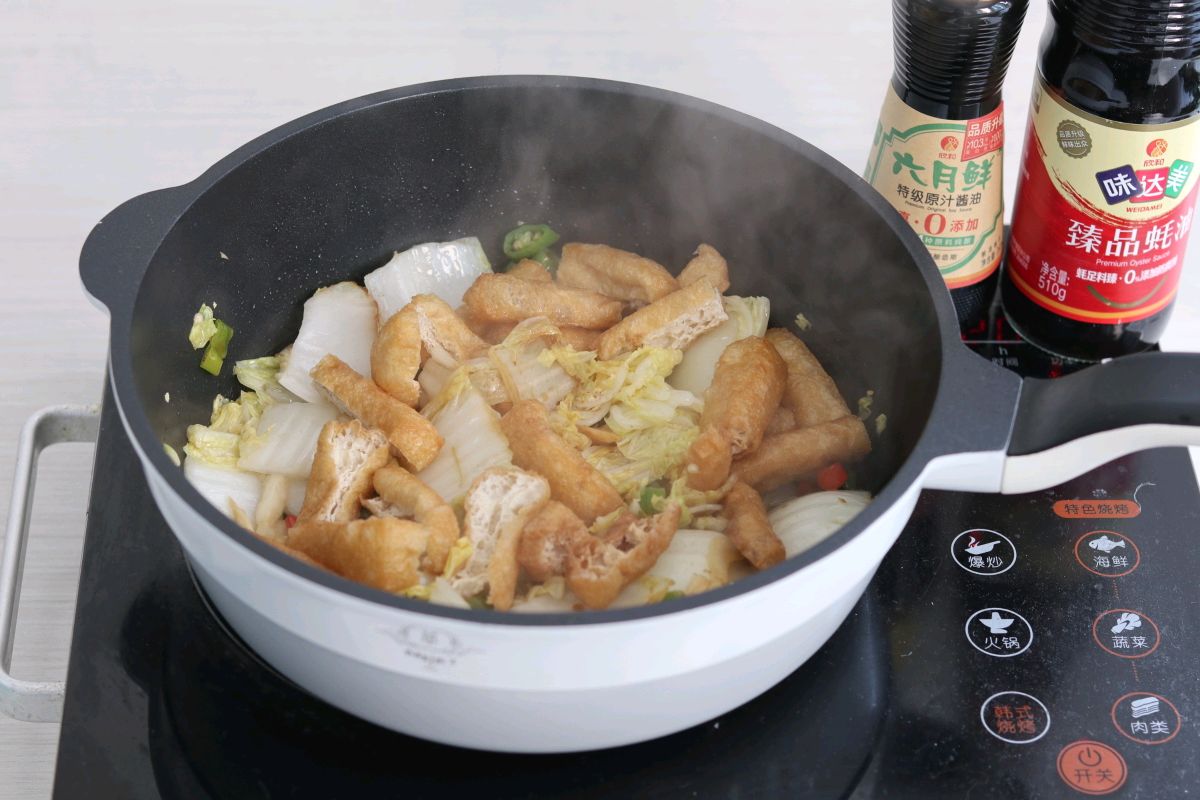 白菜焖油豆腐，简单快手又下饭
