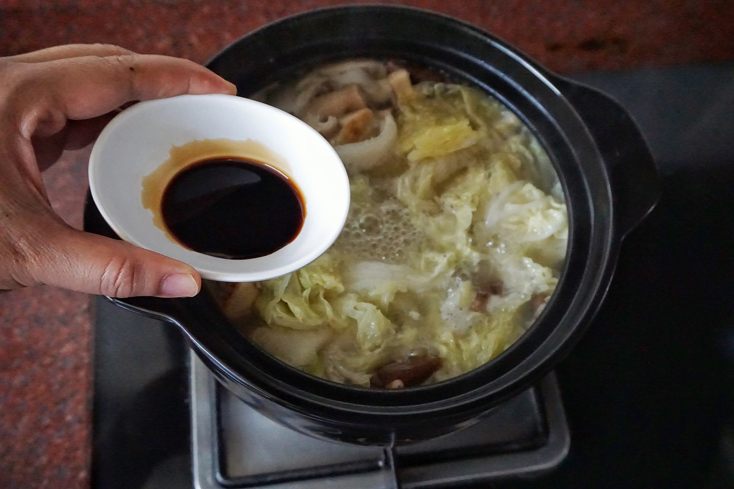 白菜香菇鸡腿汤
