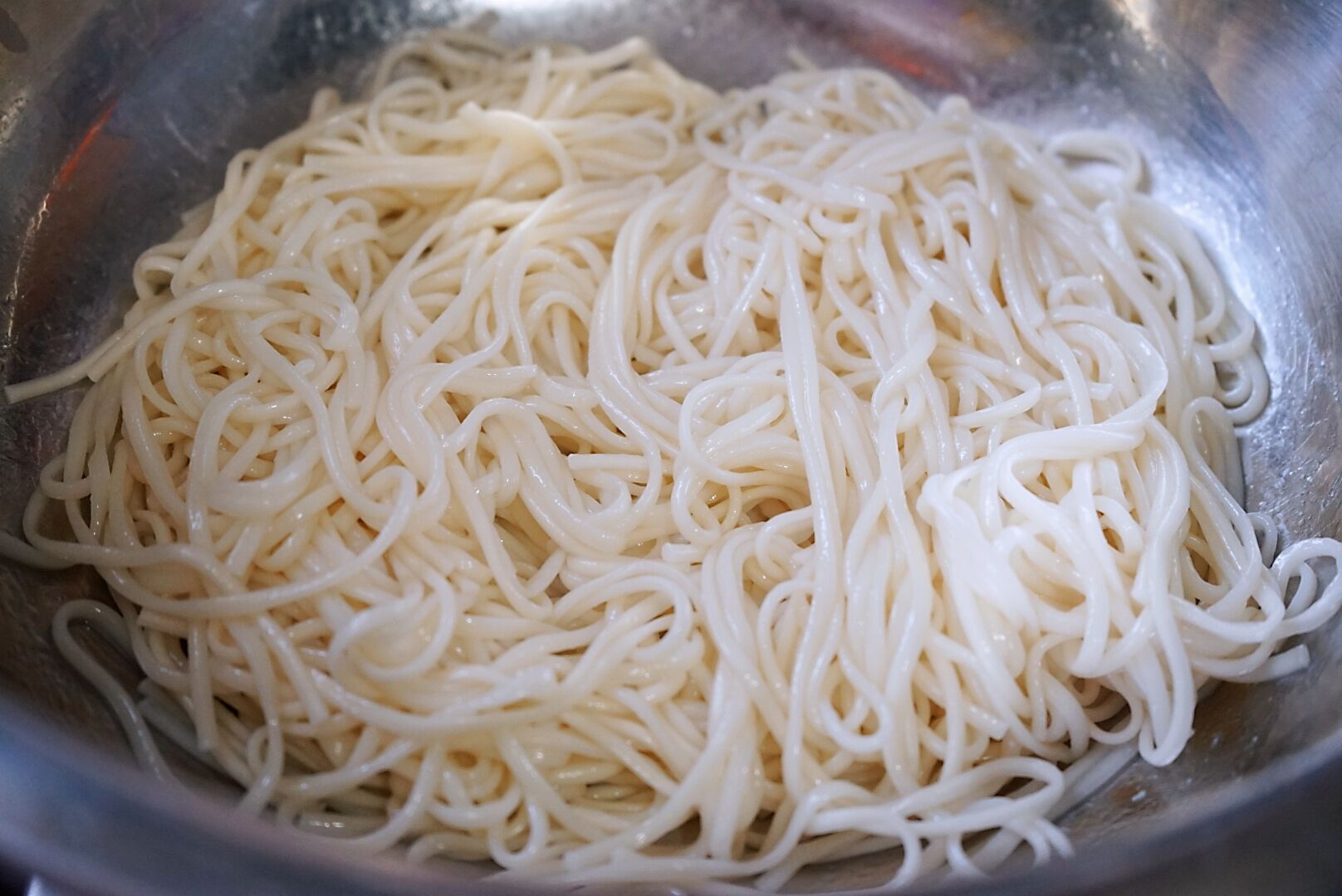 百吃不厌的番茄黑椒香肠炒面