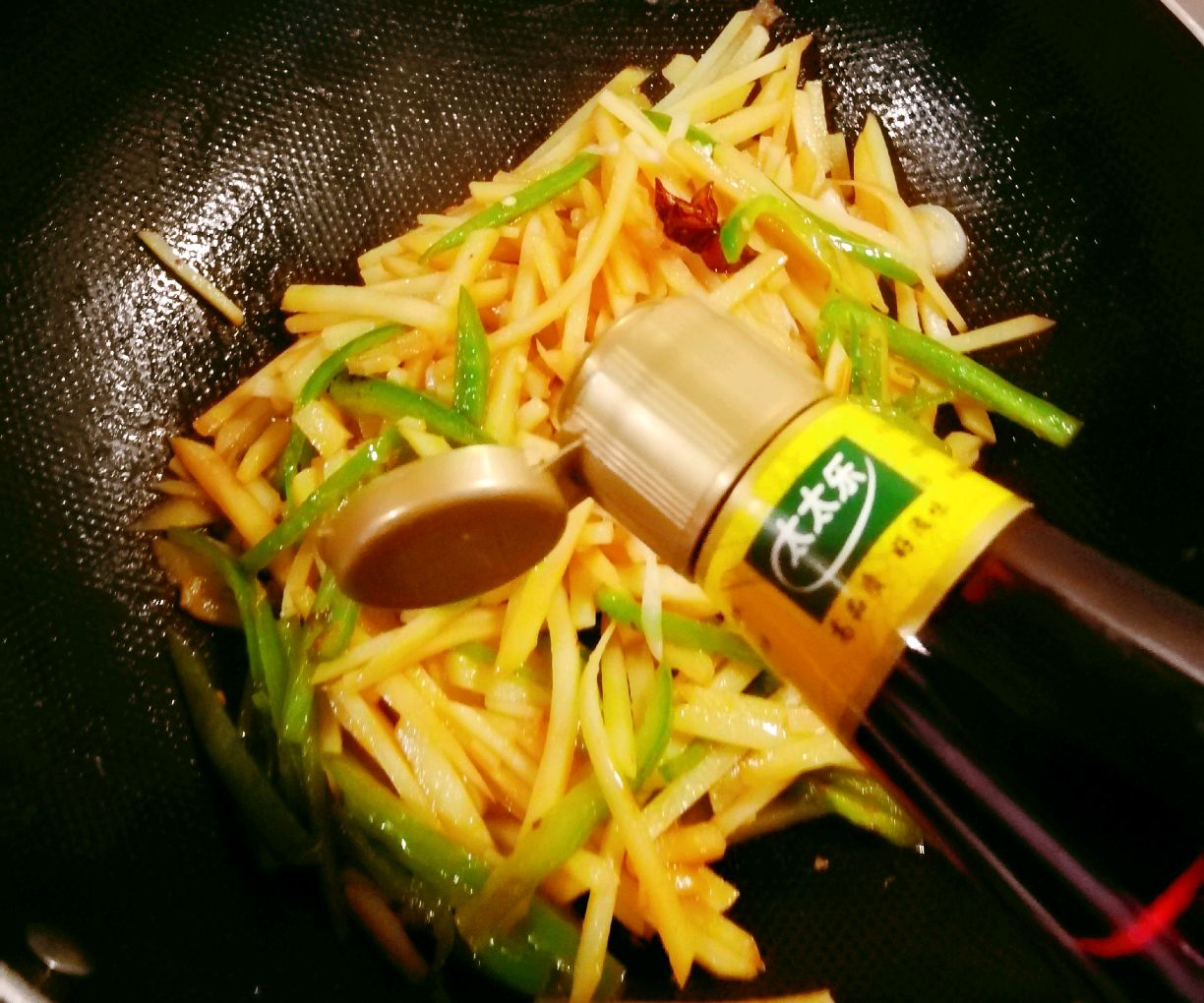 百吃不厌的青椒土豆丝