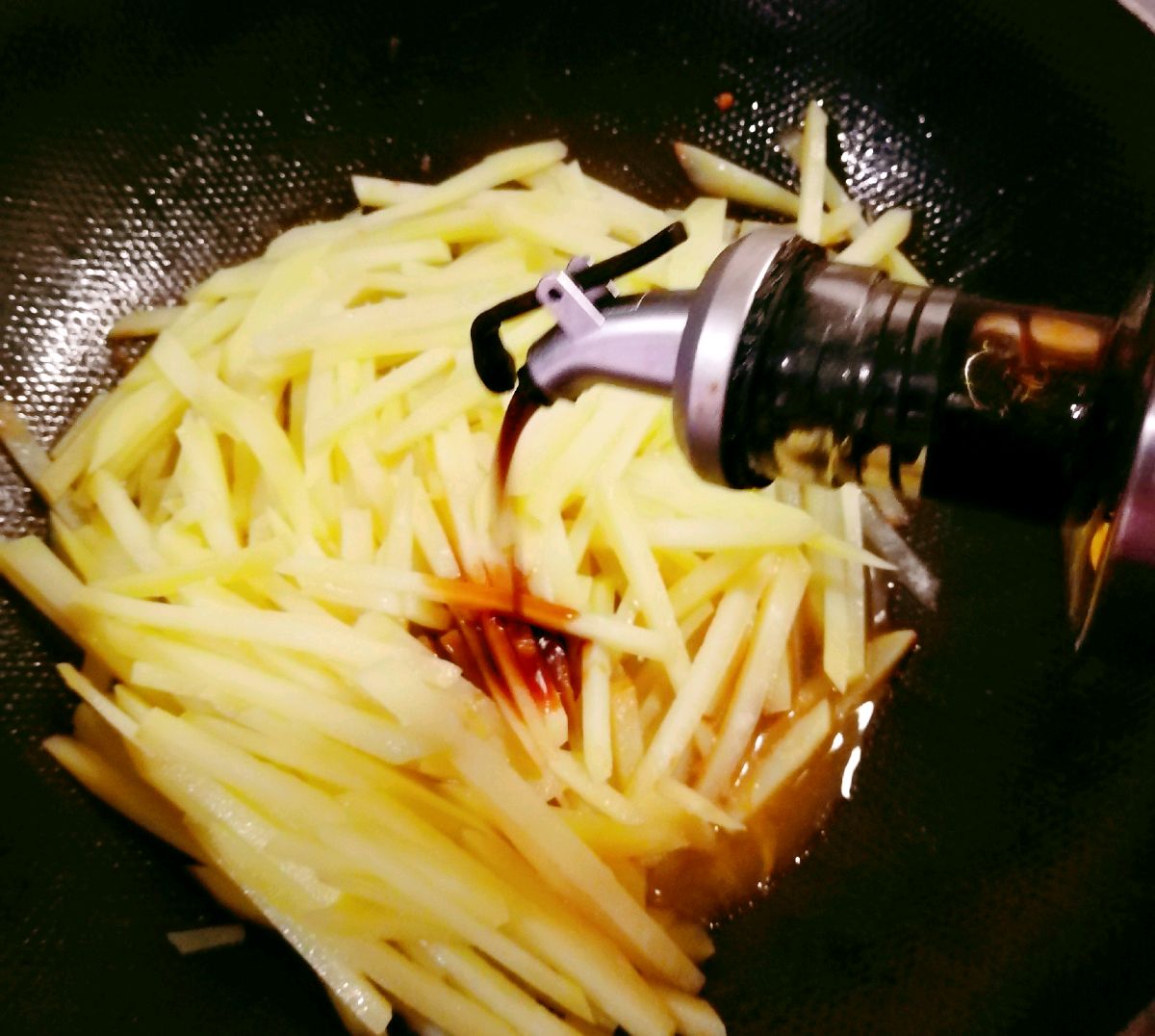 百吃不厌的青椒土豆丝