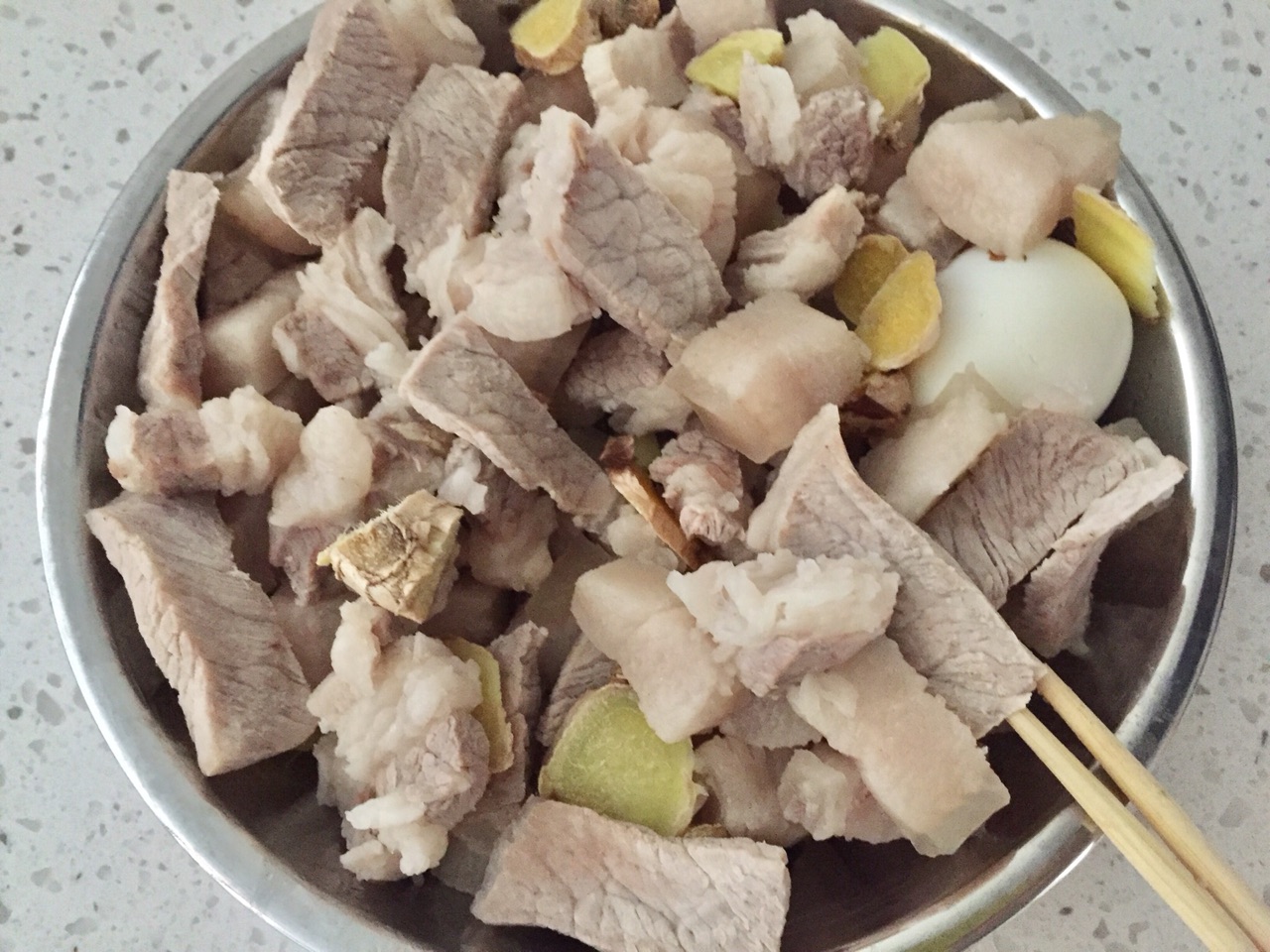 白茨菇烧肉
