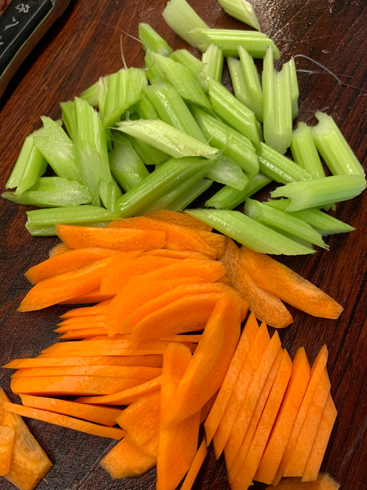 百合腰果荷兰豆胡萝卜炒芹菜