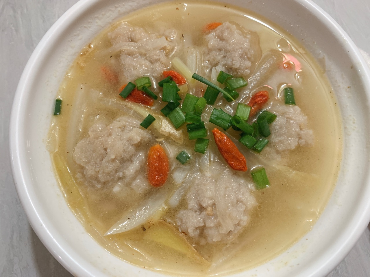 白萝卜肉丸汤