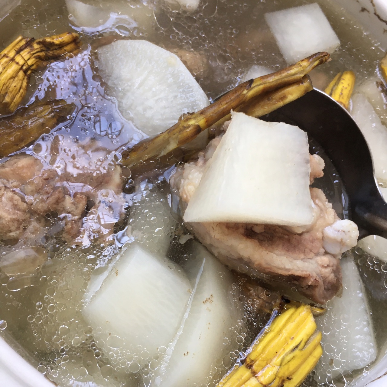 白萝卜石斛排骨汤