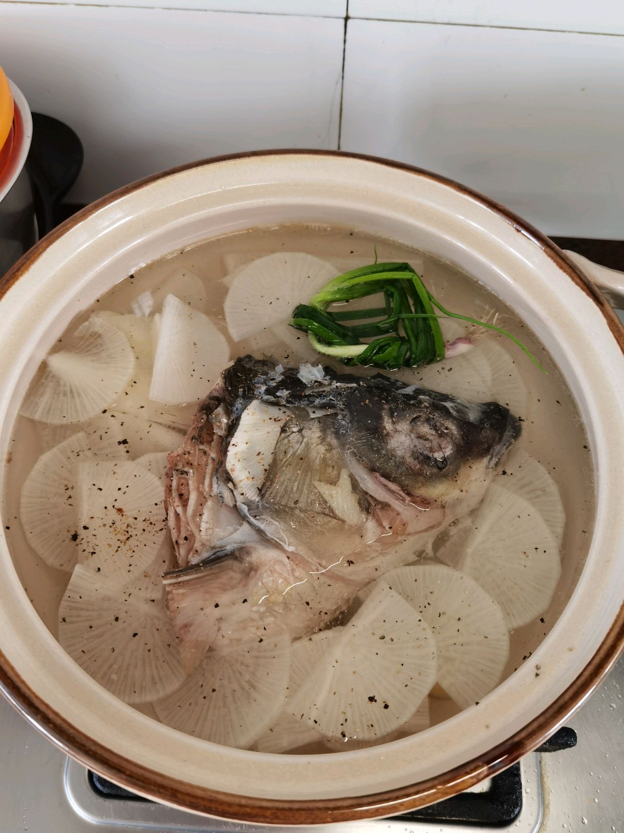 白萝卜鱼头汤