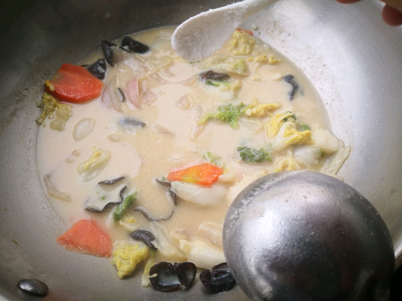 白味噌汤面鱼