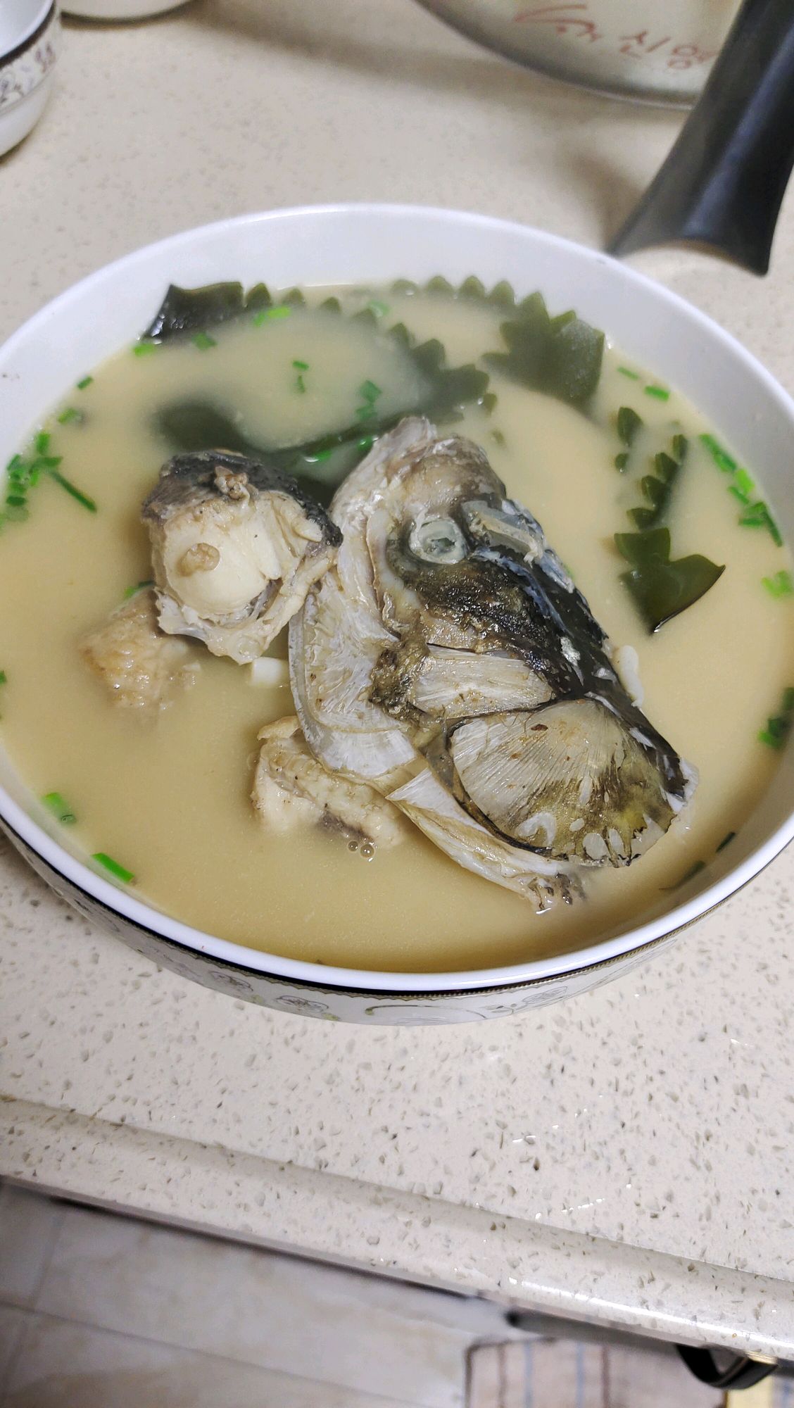 白玉菇胡椒鱼头汤