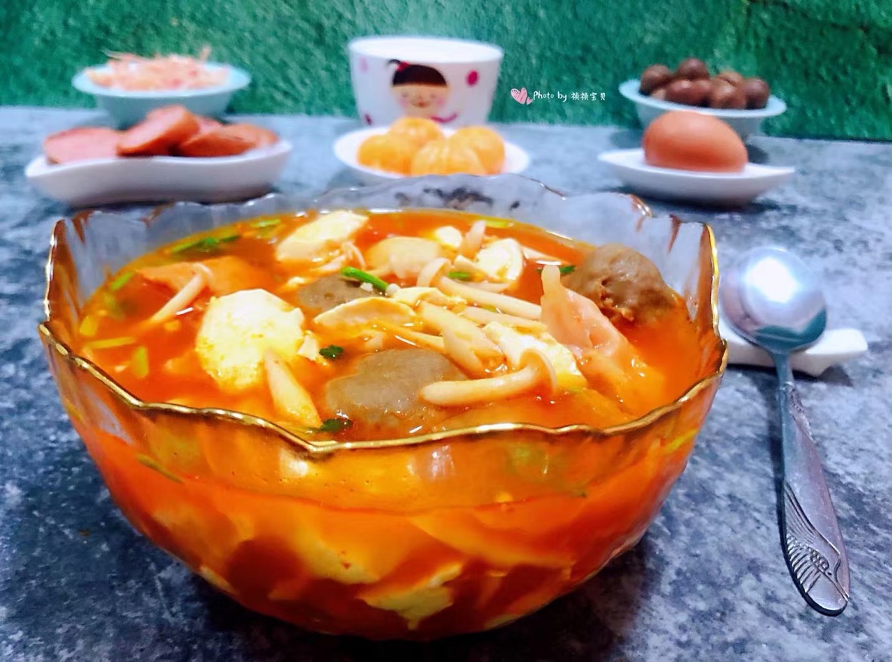 白玉菇辣白菜豆腐丸子汤