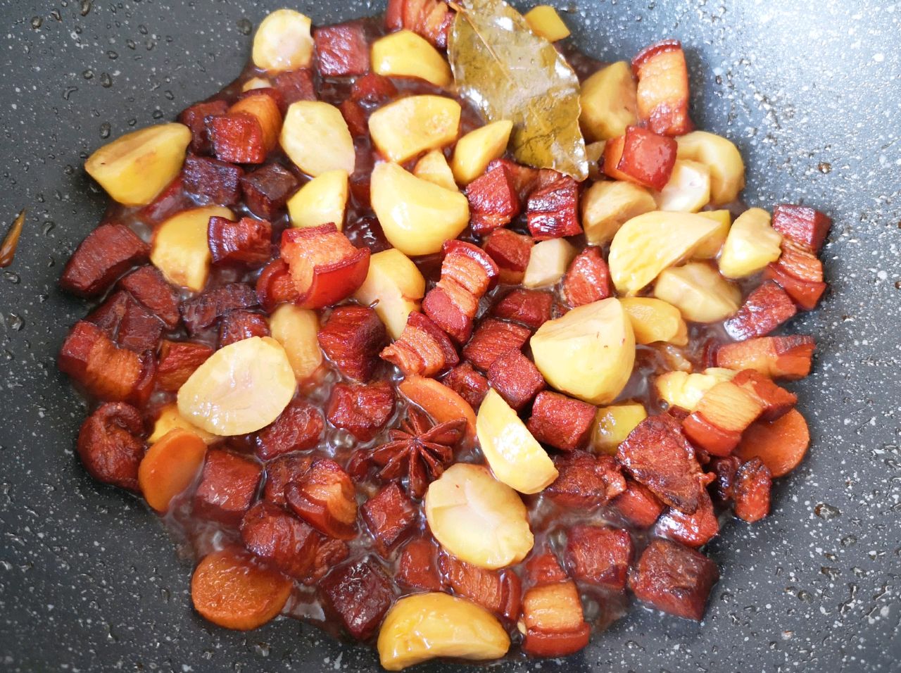 板栗红烧肉