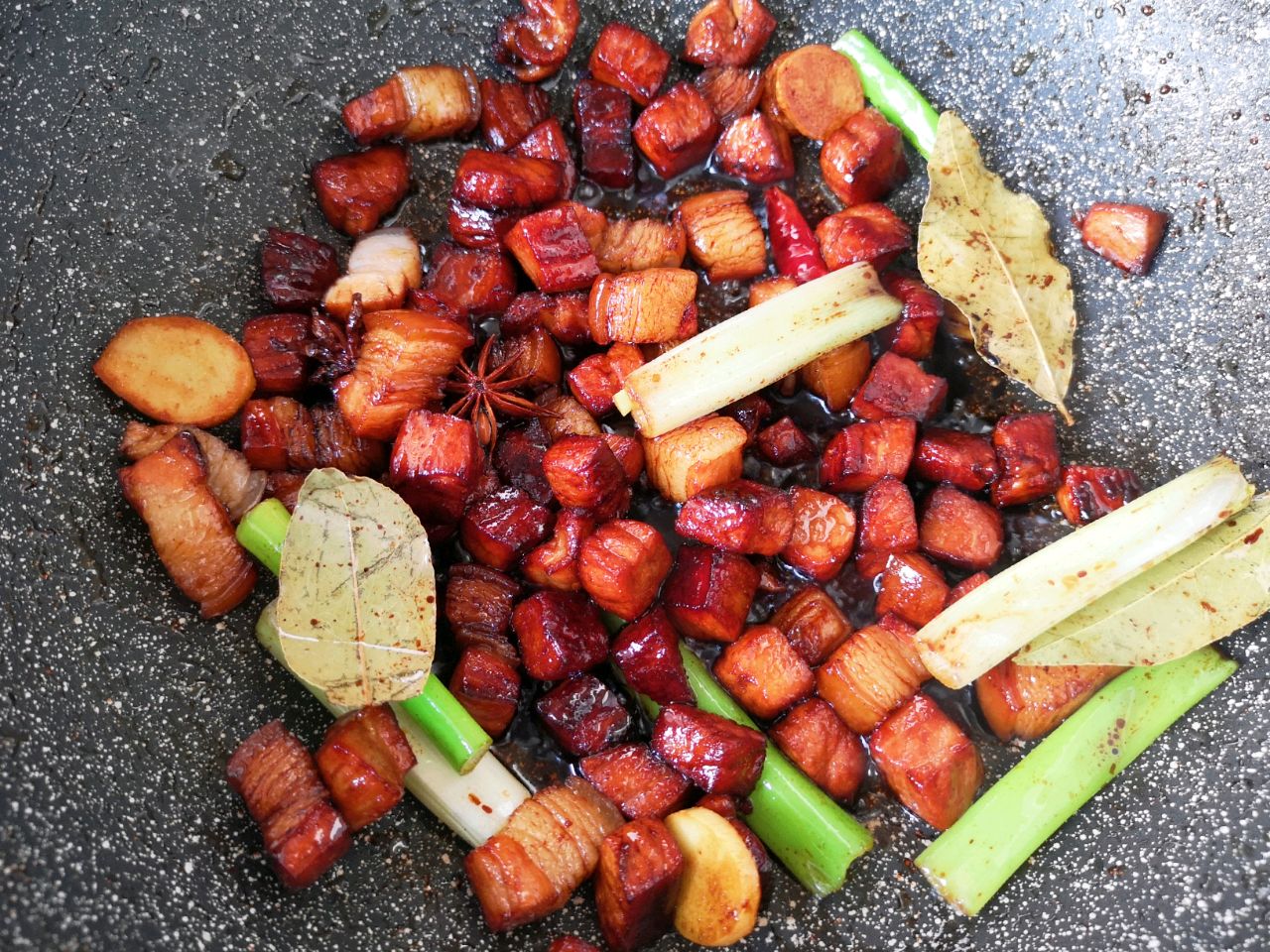板栗红烧肉