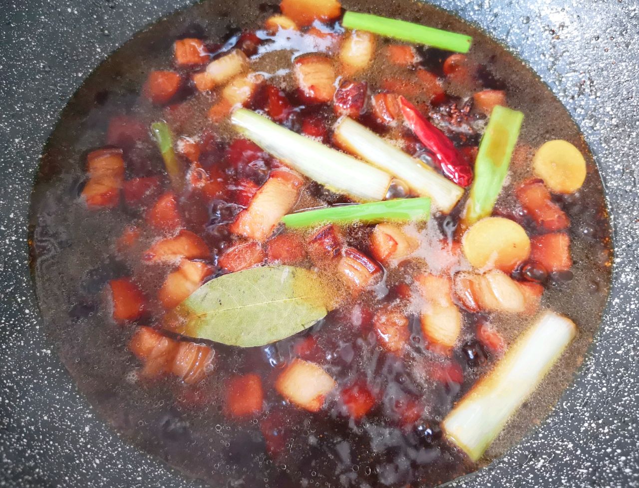 板栗红烧肉