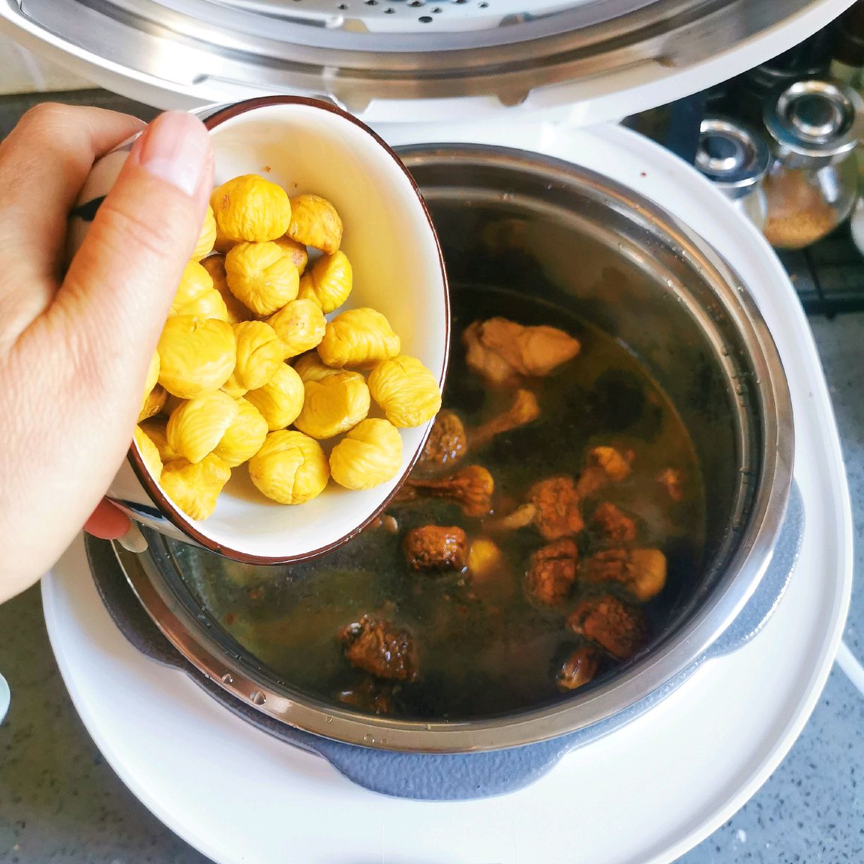 板栗菌菇鸡，好吃又养生