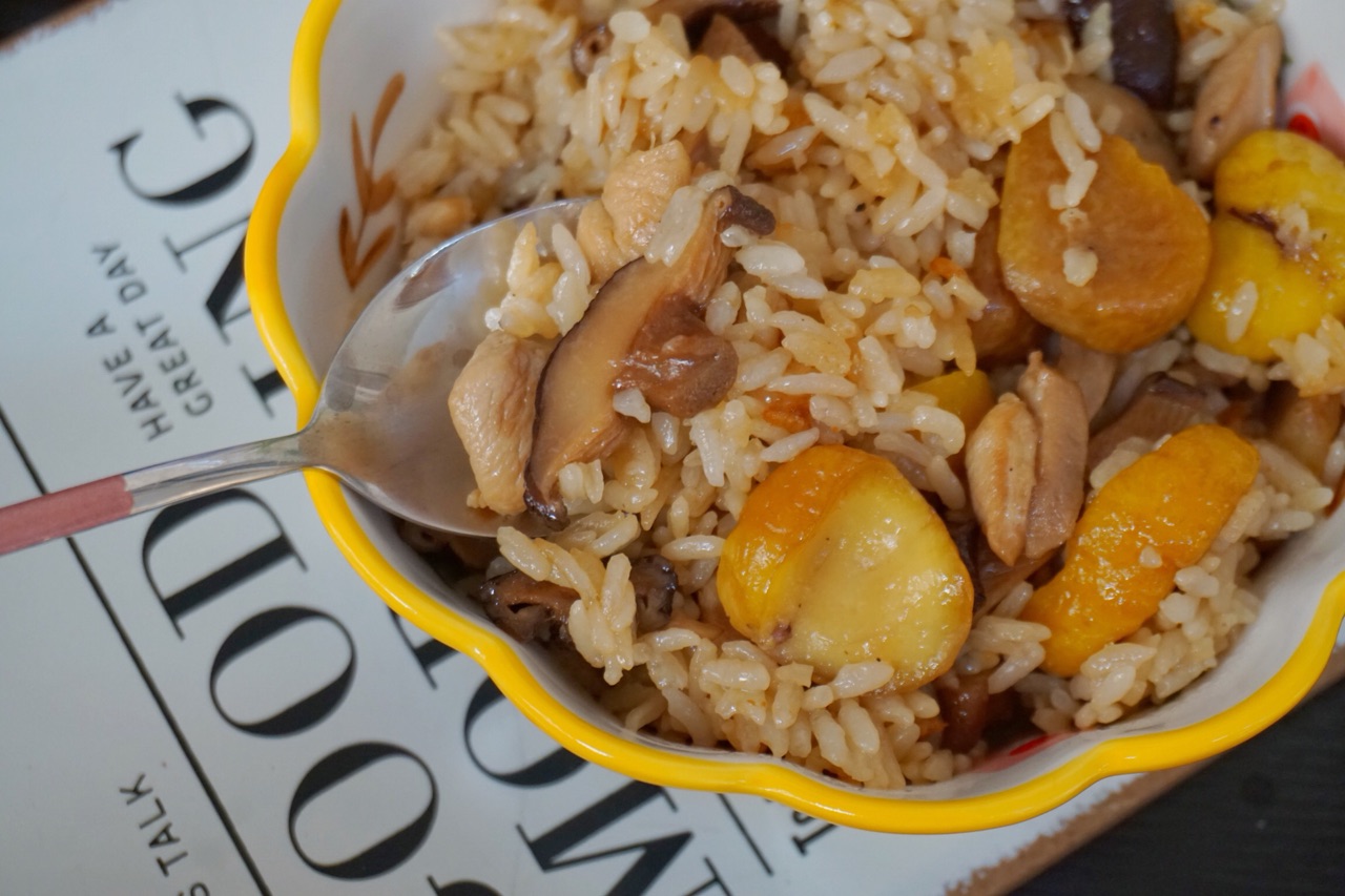 板栗焖鸡饭