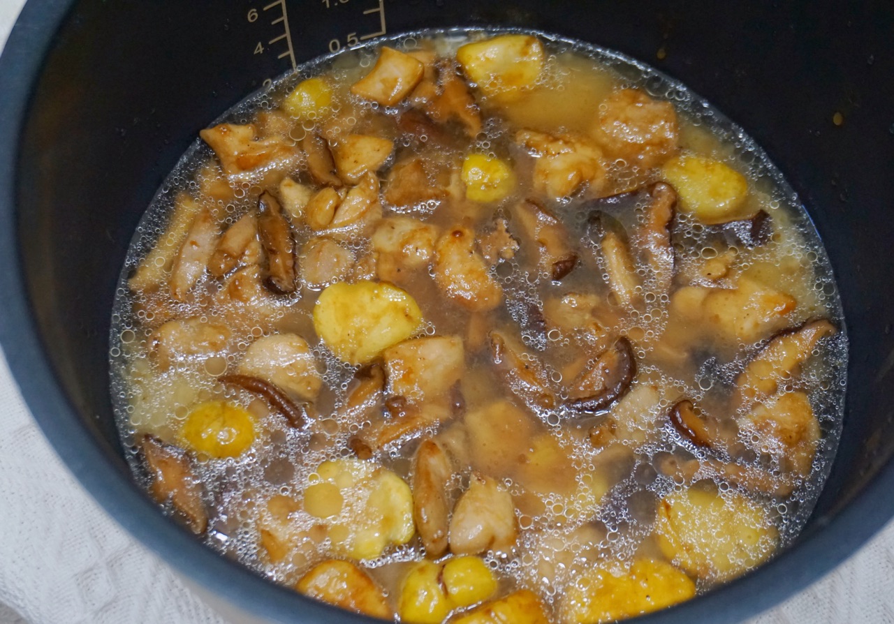 板栗焖鸡饭
