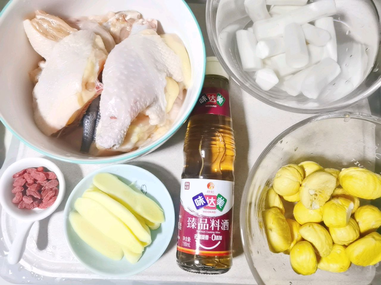 板栗山药煲鸡汤