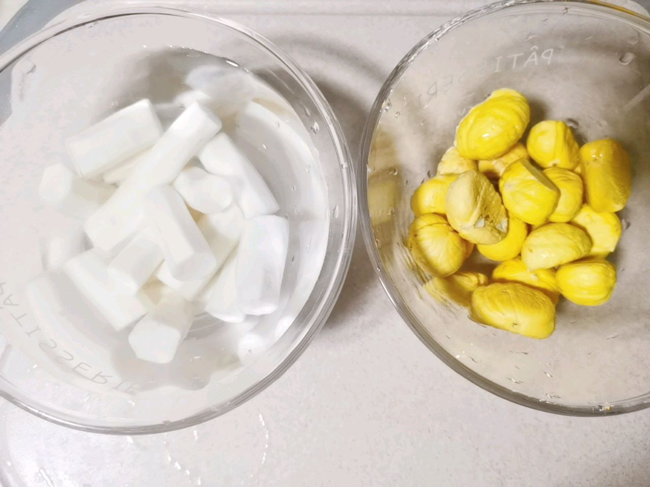 板栗山药煲鸡汤