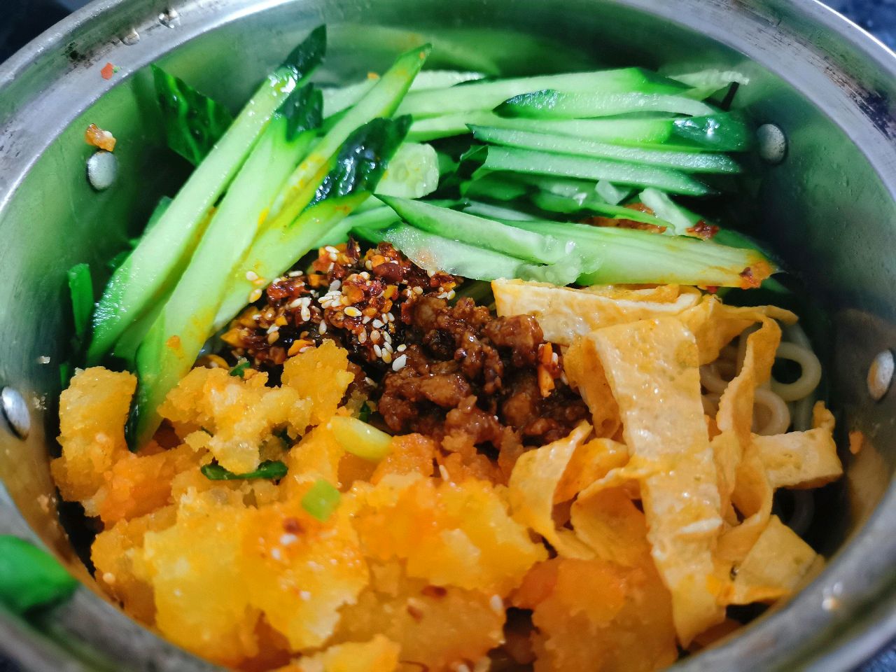 拌米粉+土豆泥+辣椒酱