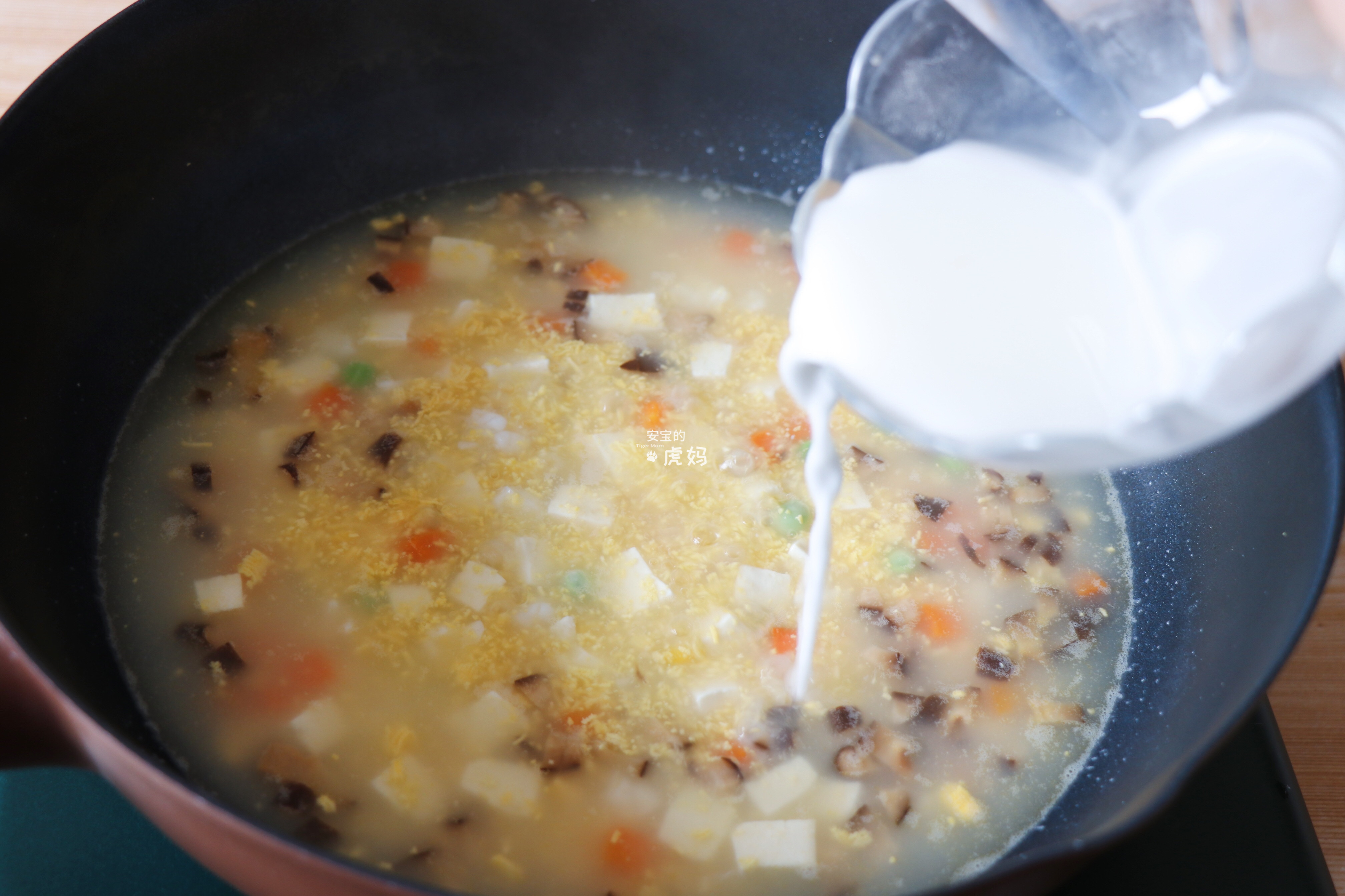 宝宝补钙益智食谱：蛋黄什锦豆腐羹