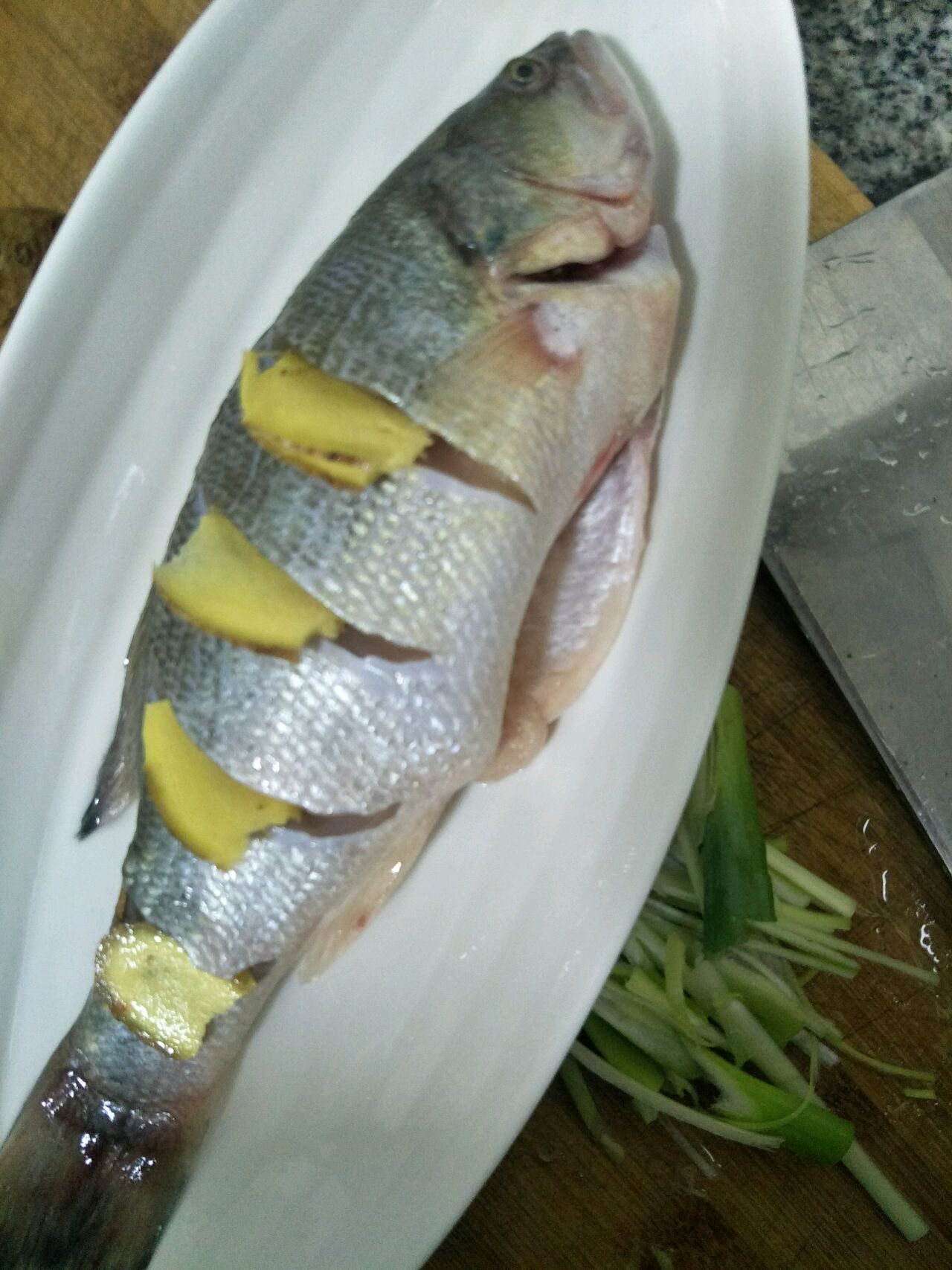 宝宝食谱——清蒸鲈鱼