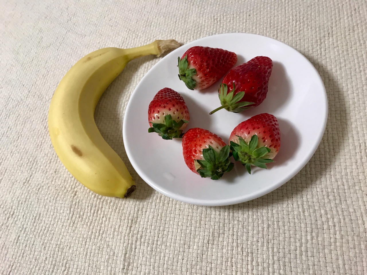 宝宝水果零食：圣诞草莓香蕉