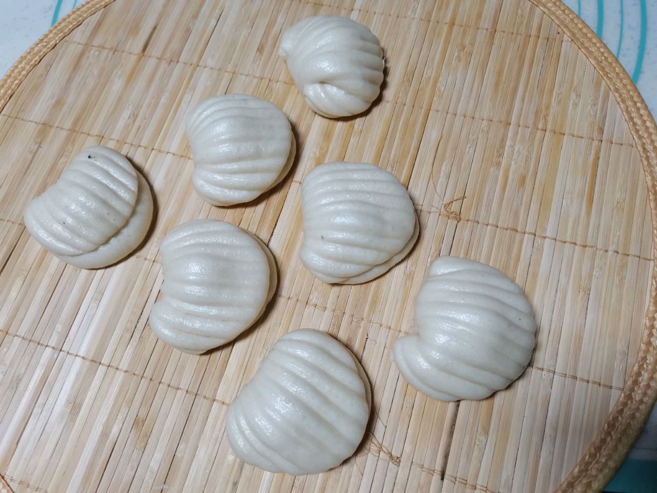 宝贝爱吃的奶香贝壳小馒头