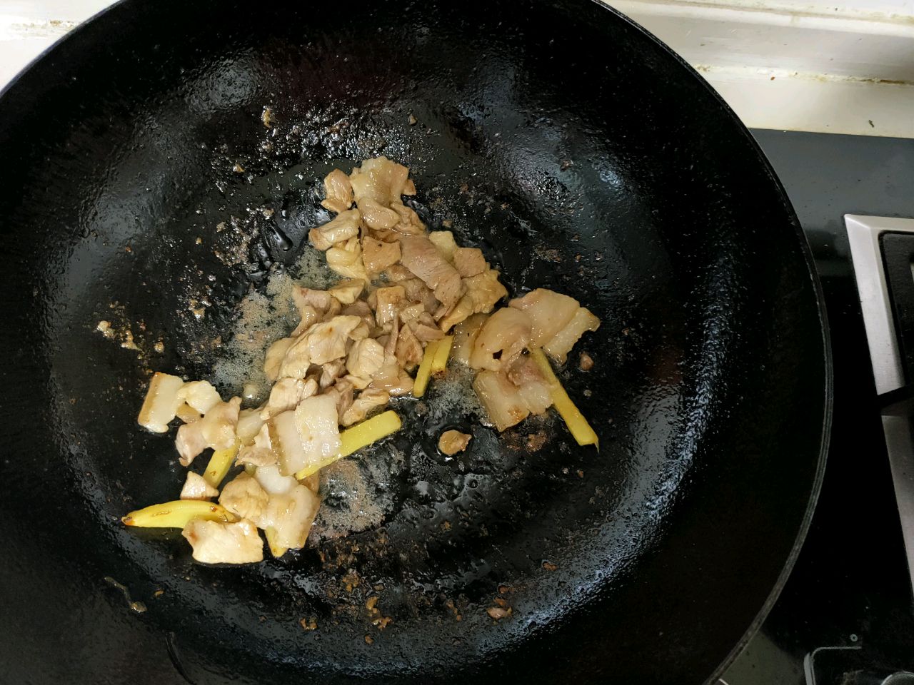 包菜炒肉片