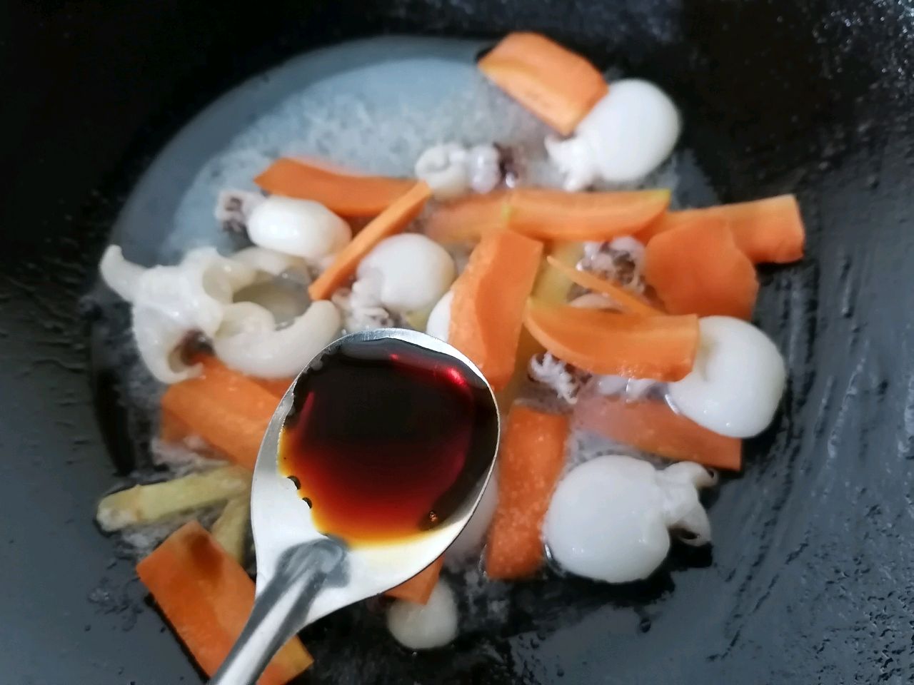爆炒墨鱼仔