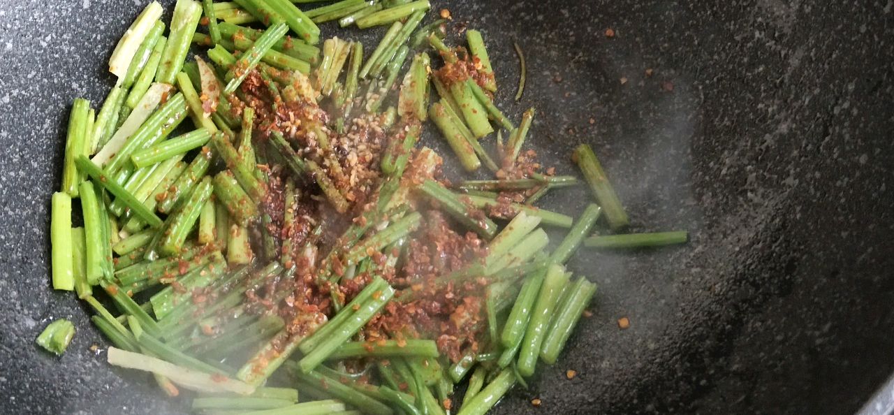 爆炒芹菜