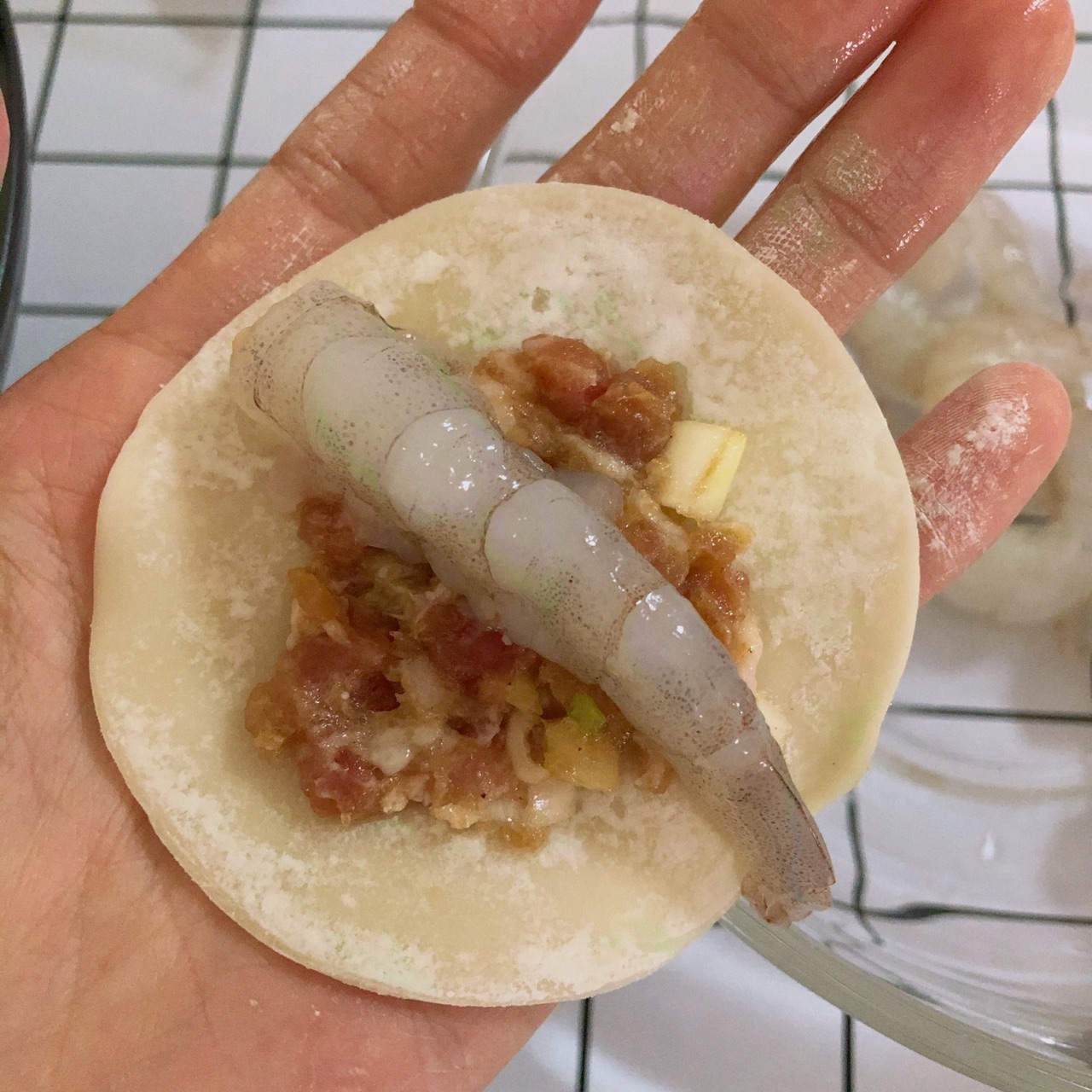 抱蛋虾饺